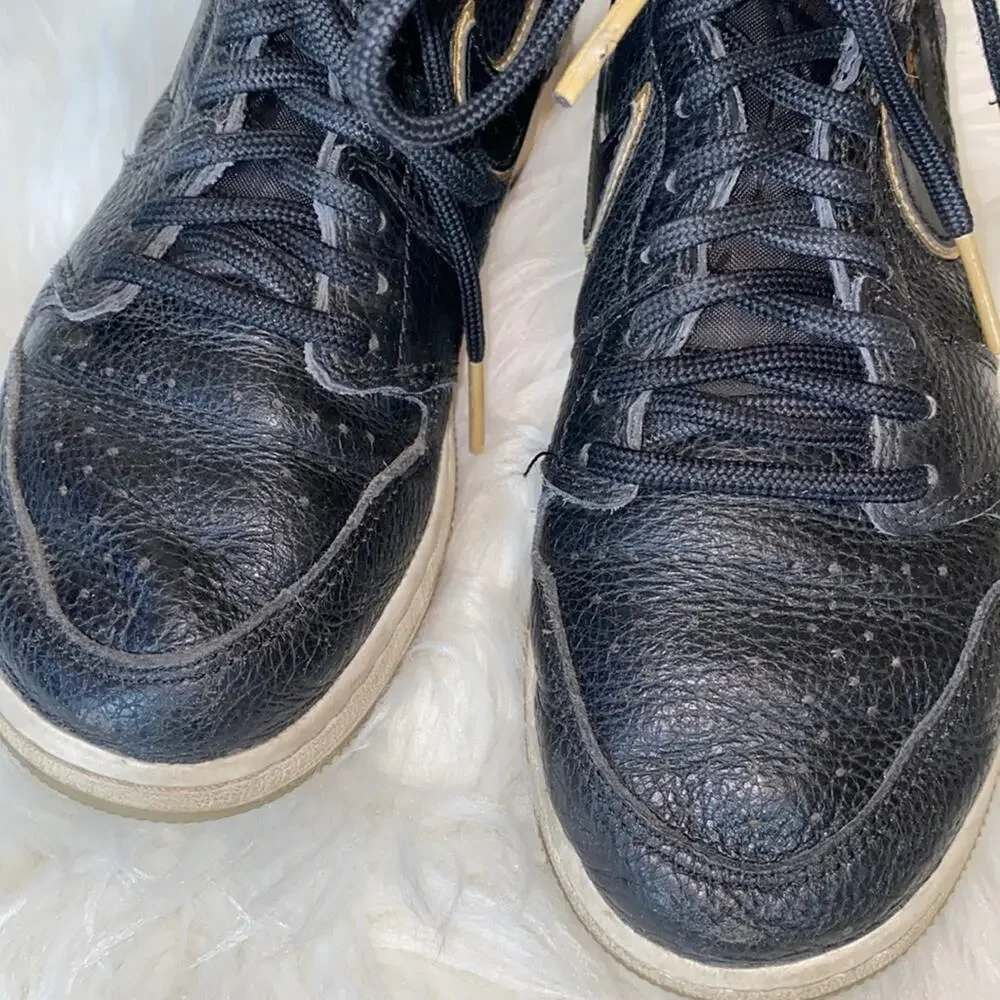Nike Youth Retro High City of Flight Sneakers 6.5Y